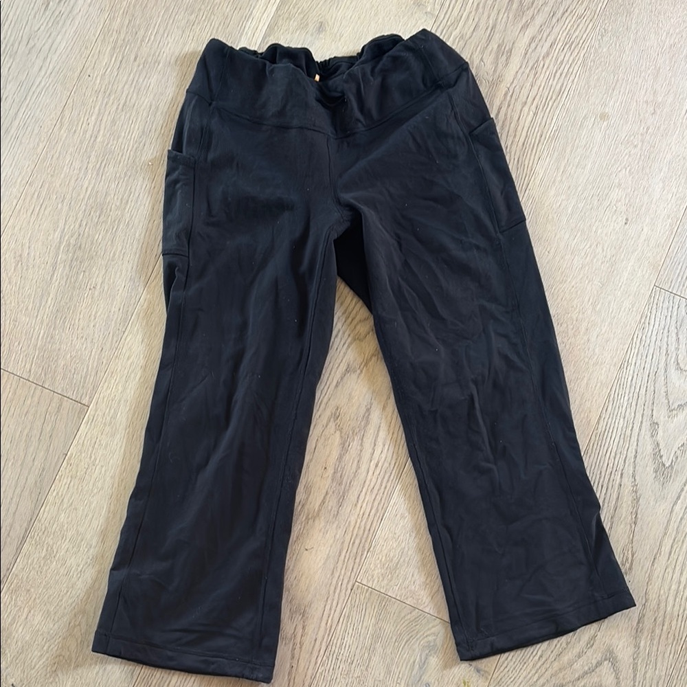 Lucy Black Cropped workout capris size small